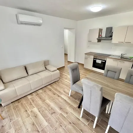 Fantasia Del Mare Apartment And Rooms Dramalj Exterior photo